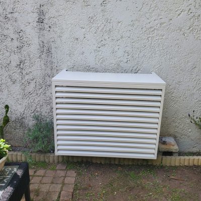 Climatisation en extérieur avec cache groupe vu de face