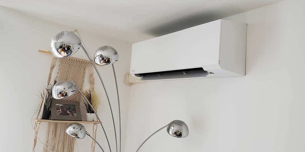 Installation Toshiba Shorai devant une lampe